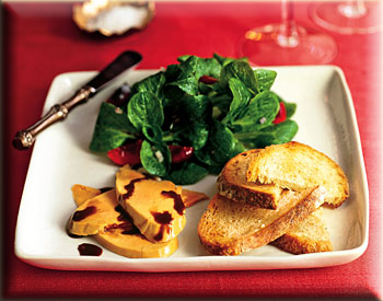 liver with toast and salad